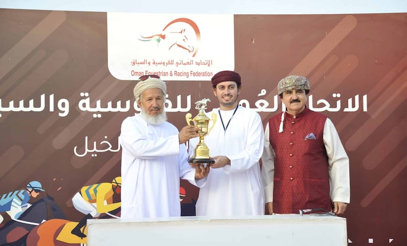 “هاتريك” لفارس عماني في سباق للخيول