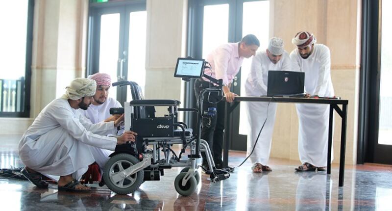 حصد جائزة خليجية: كرسي ذكي يتحرك بالعين طوّره طلاب عُمانيون 