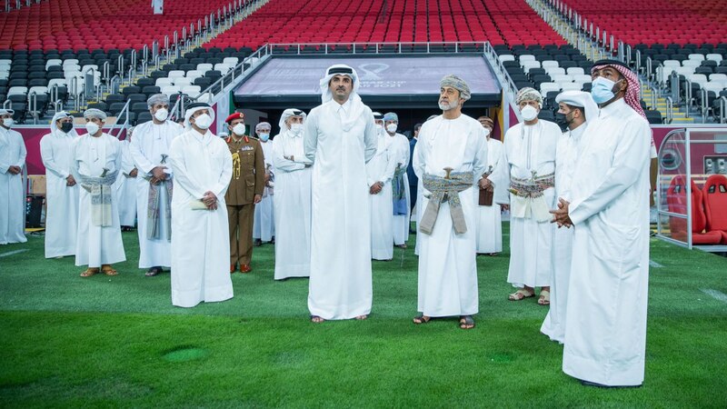 جلالة السلطان يزور أحد ملاعب كأس العالم