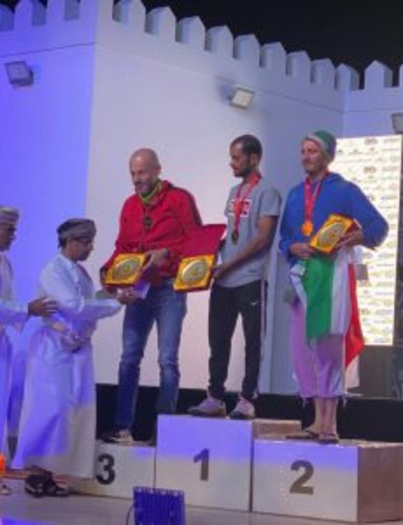 عماني يحقق المركز الأول في ماراثون عُمان الصحراوي 2019