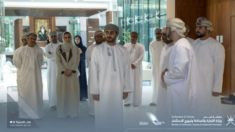 بالصور: سمو السيد ذي يزن يزور صالة استثمر في عمان