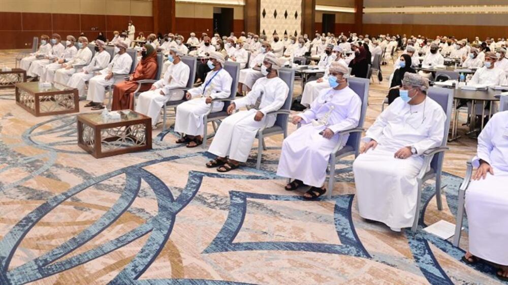 تدريب أكثر من 250 موظفًا عمانيًا على مهارات قيادية
