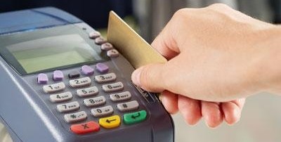 ماذا يُقصد بالتمرير المزدوج للبطاقات المصرفية ؟ وما سبب منعه ؟ وما خطورته ؟