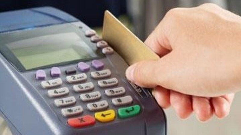 ماذا يُقصد بالتمرير المزدوج للبطاقات المصرفية ؟ وما سبب منعه ؟ وما خطورته ؟