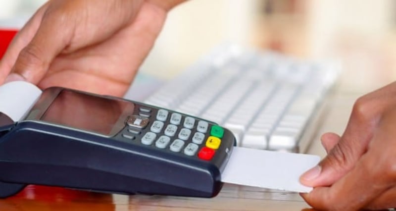 رغم إلزامها به بقرار وزاري: بعض الأنشطة لا تطبِّق الدفع الإلكتروني