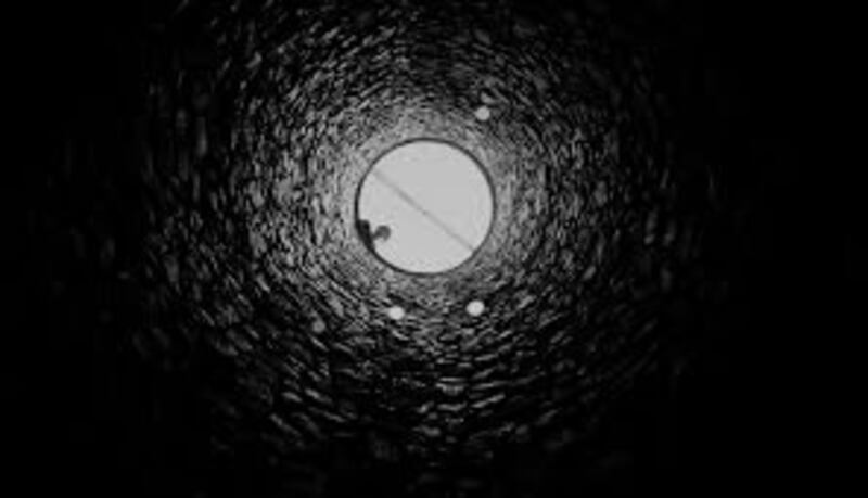 قصة طفل عماني سقط في بئر منذ أكثر من 30 عامًا