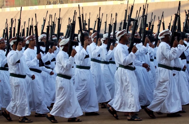 بماذا تتميز الفنون الشعبية في الداخلية؟