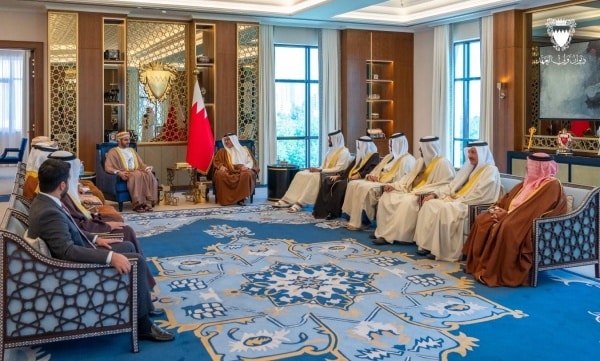 بالصور: ولي عهد البحرين يلتقي بسمو السيد ذي يزن