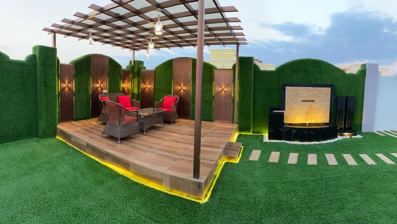 بالصور: أنامل شاب عماني تُبدِع في الديكور والنحت