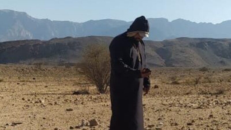 مغامر عماني لُقّب بصائد النيازك يتحدث عن تجربته في البحث عنها