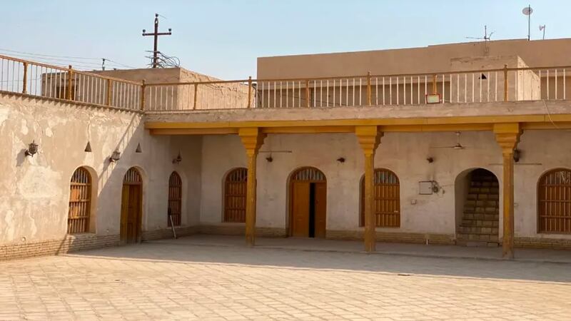 تمثال صاحب “أنشودة المطر” يقف شامخًا على كورنيش شط العرب؛ فهل تفكّر في زيارته؟