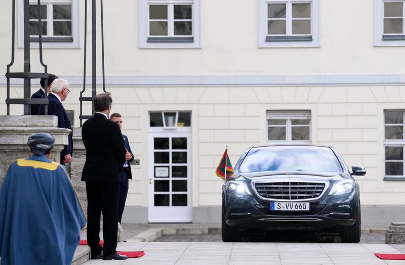 بالصور: الرئيس الألماني يستقبل جلالة السلطان