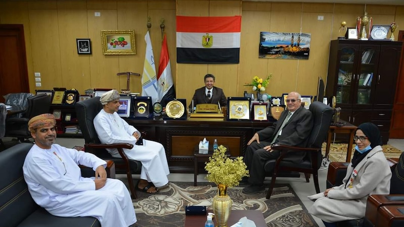 نيشان جامعة دمياط المصرية لـ 3 عمانيين حاصلين على الدكتوراة