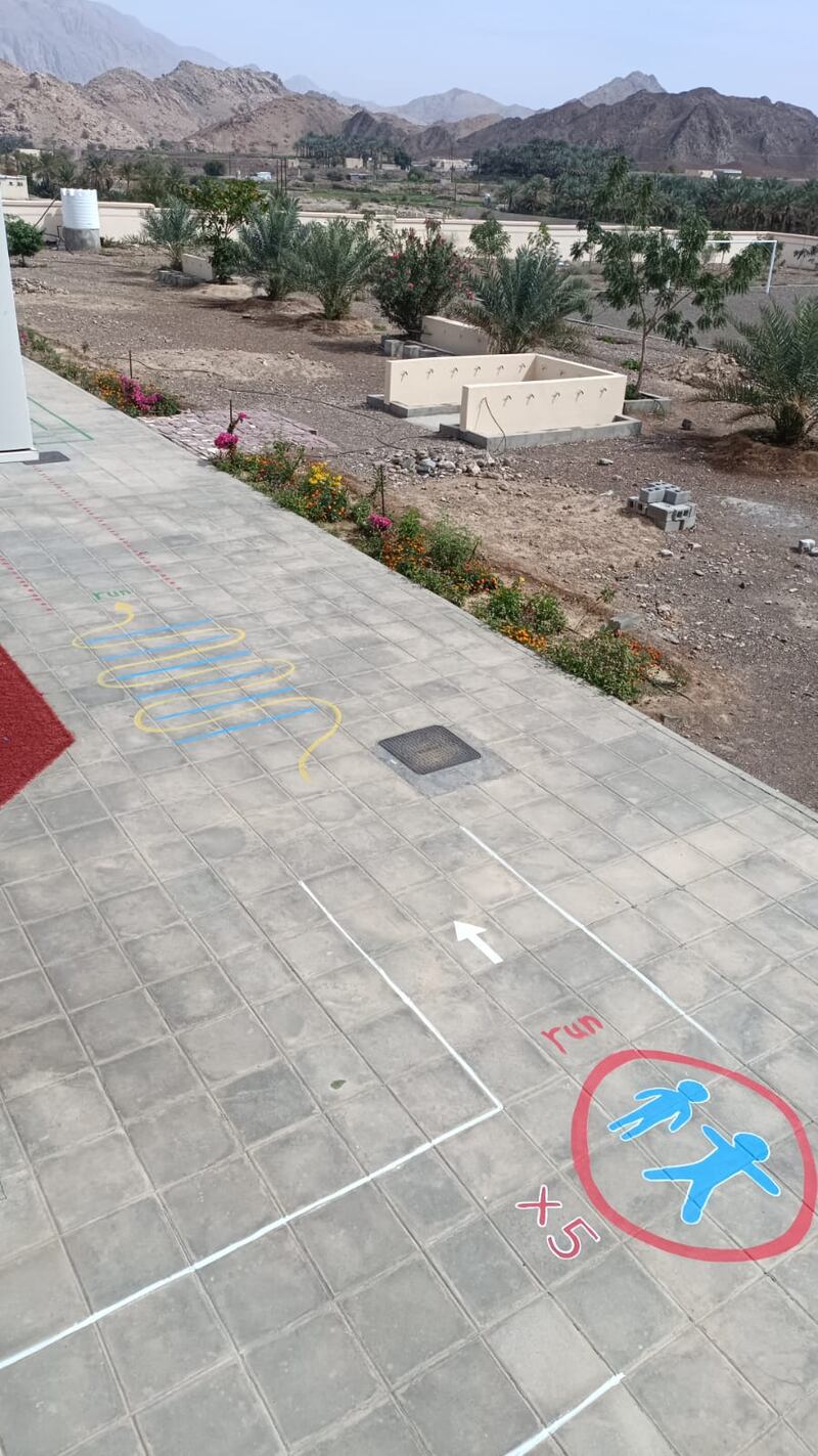 بالصور والفيديو: مدرسة تنشئ مسارًا رياضيًا لرفع المهارات الإدراكية والمعرفية لطلبتها