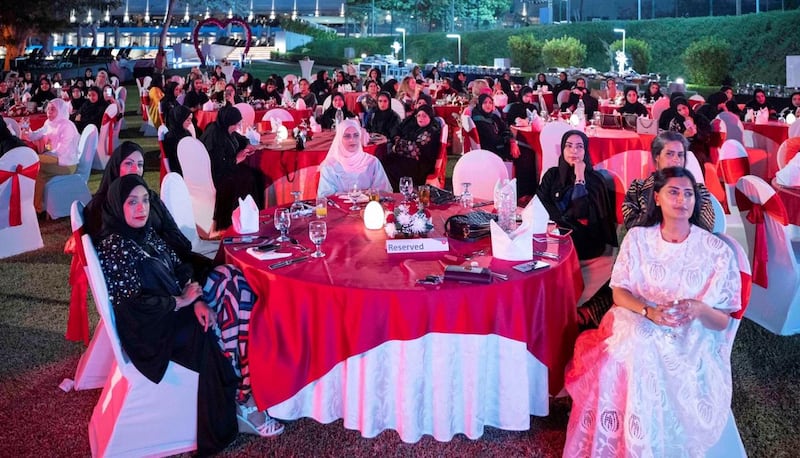 بنك مسقط يحتفي بيوم المرأة العمانية ويجري سحبًا على جوائز قيمة