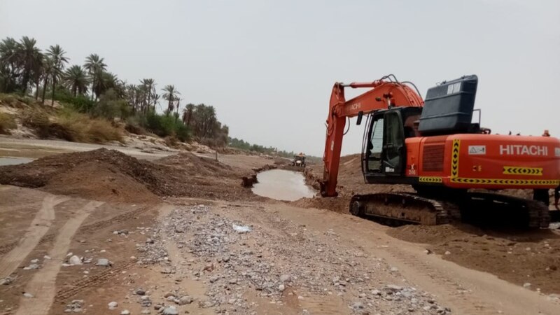 فلج السوقية..الوادي يطمر والأهالي يصينون