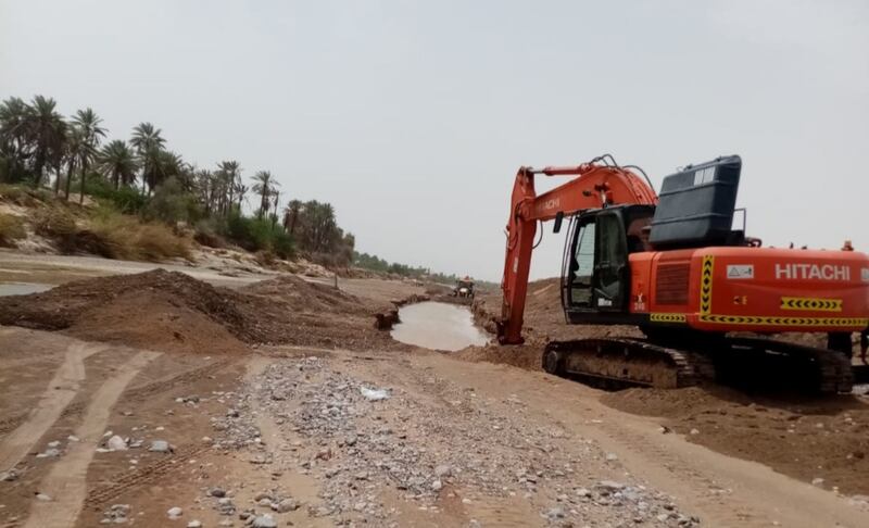 فلج السوقية..الوادي يطمر والأهالي يصينون