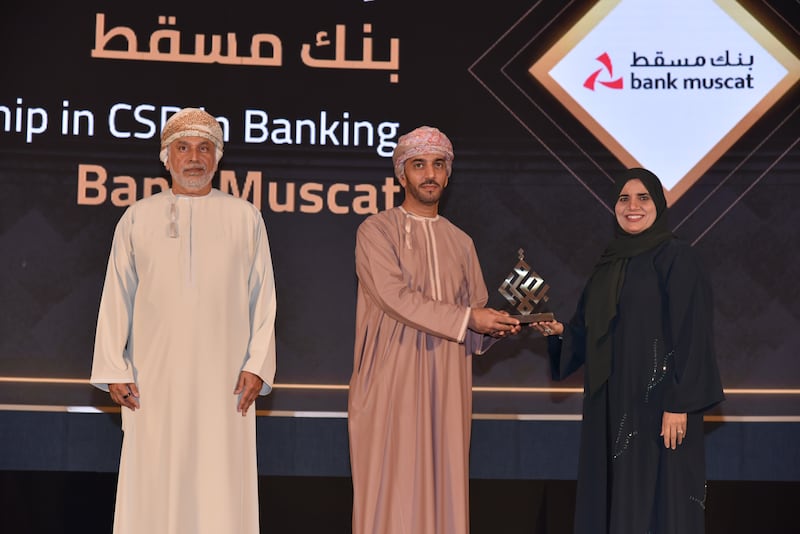 تتويج بنك مسقط بجائزة الريادة في مجال المسؤولية الاجتماعية لدوره في إطلاق المبادرات والبرامج المستدامة 
