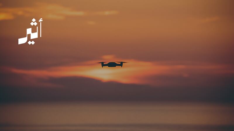 كيف نفهم تنبيه “الشرطة” بشأن الإبلاغ عن الطائرات المُسيّرة أو الأجسام المشابهة؟