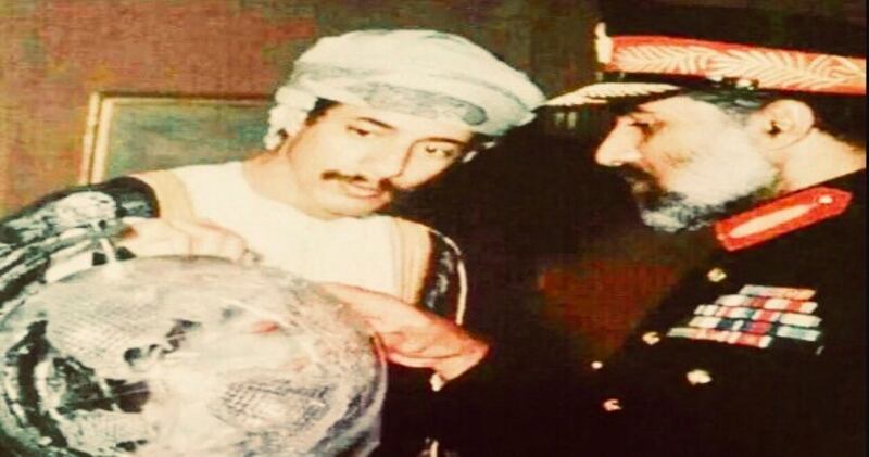 الشيخ حمود السيابي يكتب: “وكلُّ أخٍ بنصْرِ أخيهِ حقُّ “