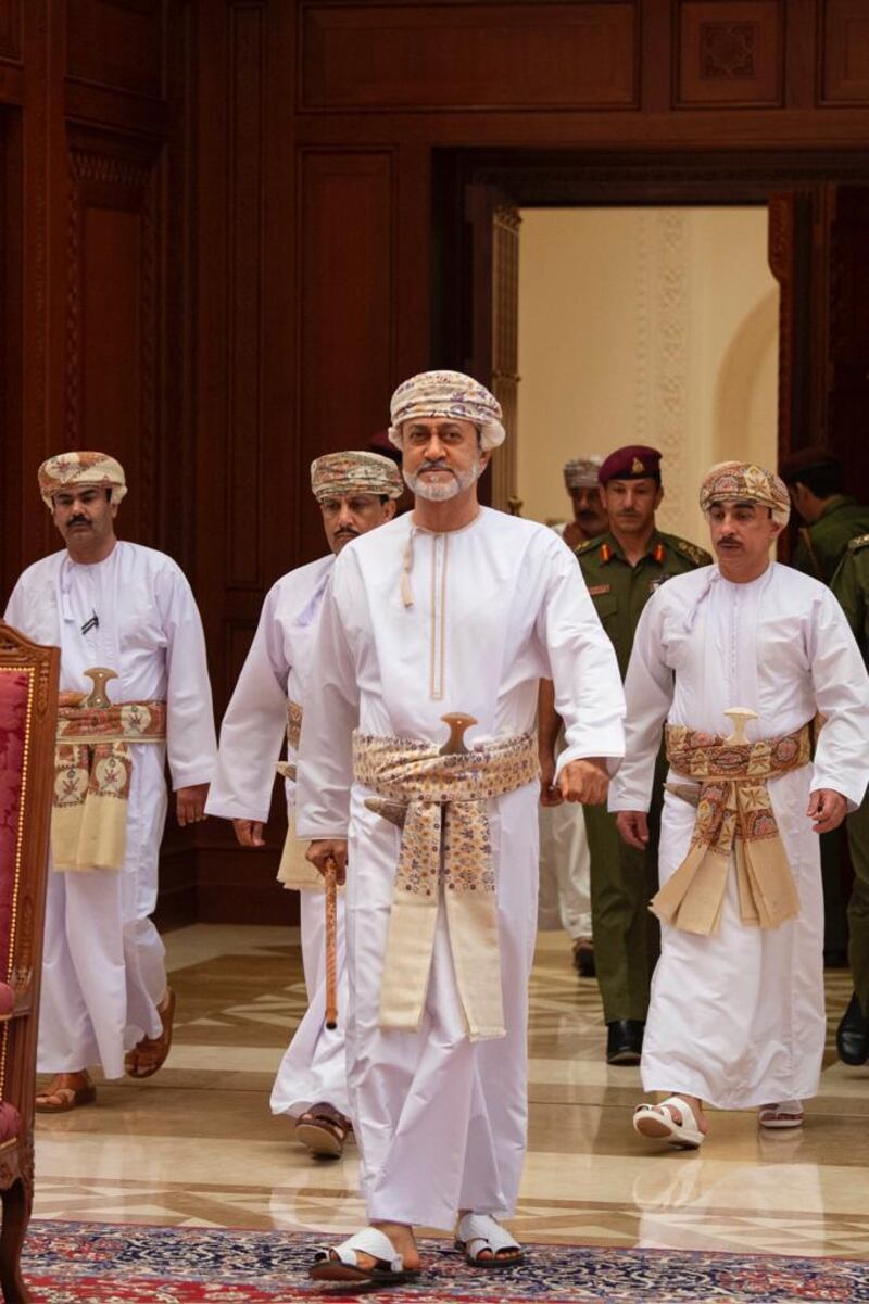 جلالة السلطان يلتقي شيوخ ولايات محافظة جنوب الشرقية