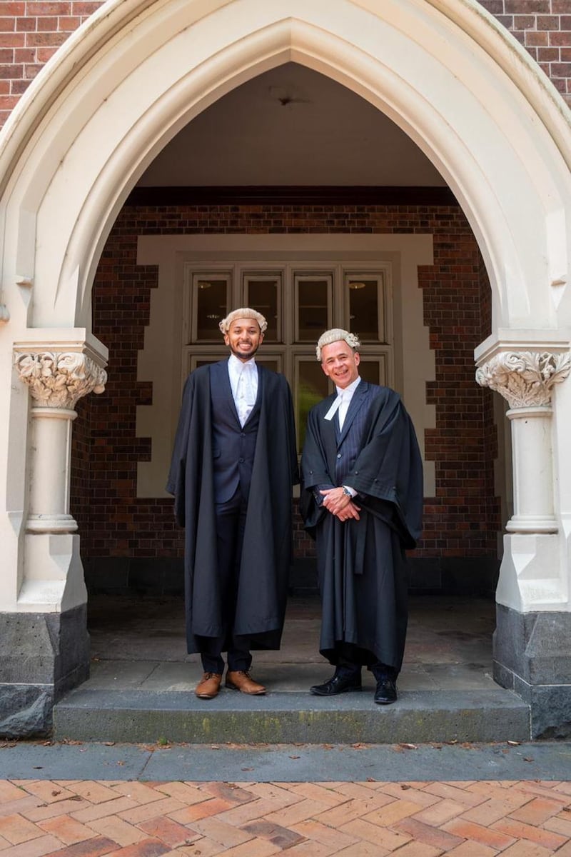 عُماني يُعتمَد محاميًا في المحكمة العليا النيوزلندية