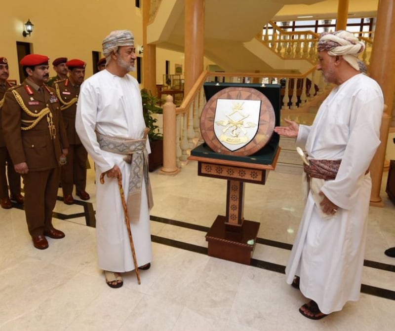 جلالة السلطان يزور معسكر المرتفعة