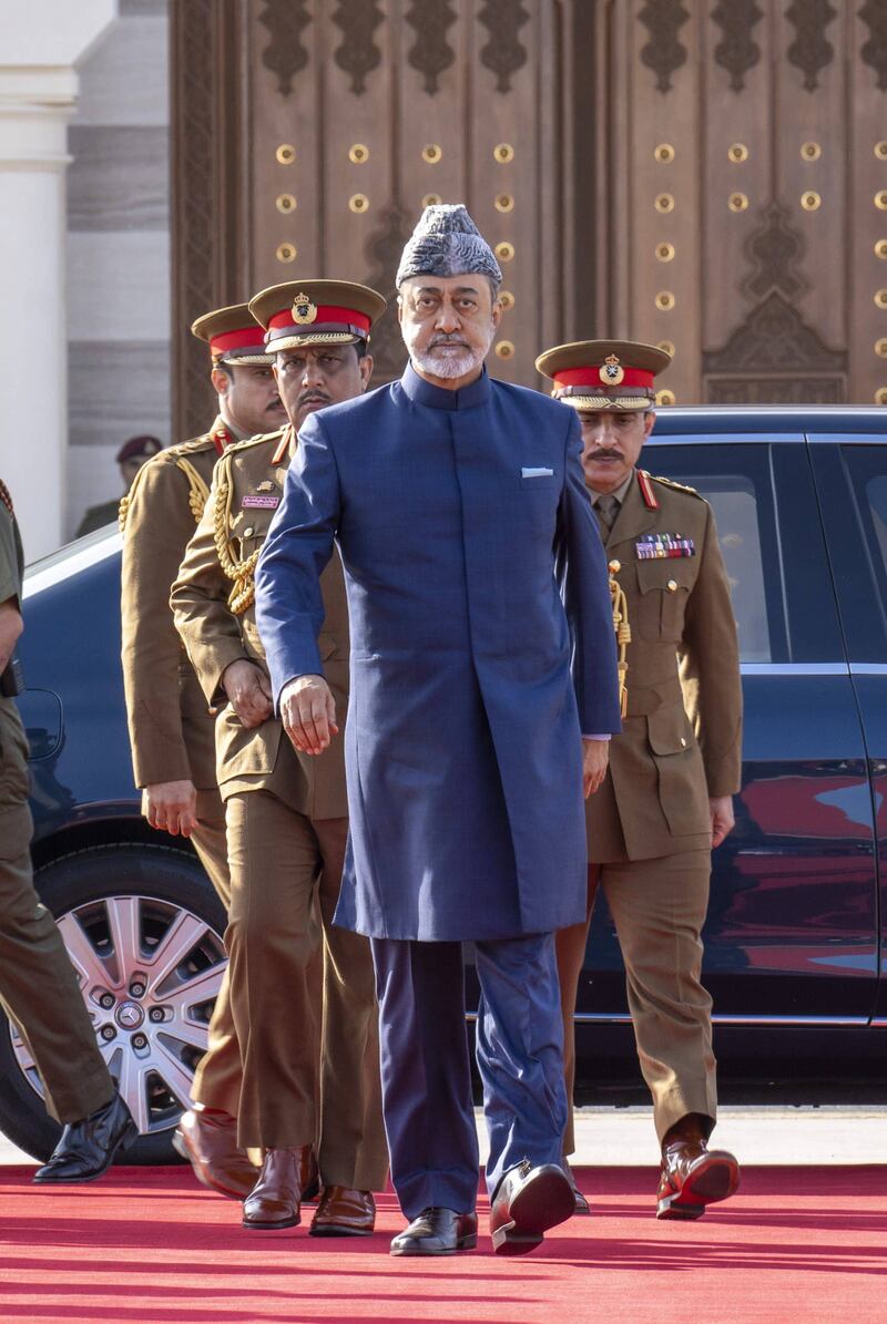 بدعاء أبناء شعبِه الوفي: جلالة السُلطان يُغادر إلى سنغافورة