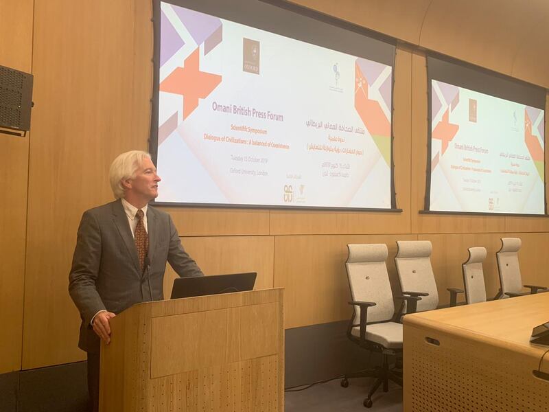باحثون بريطانيون يتعرفون على الإعلام العماني