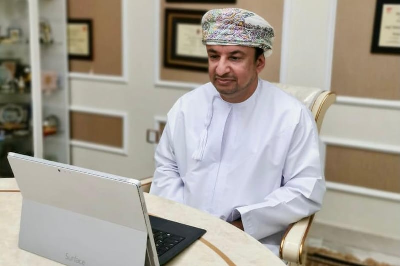 عبر اتصال مرئي “الاختصاصات الطبية” يوضح أدواره لأكثر من 130 طبيبًا