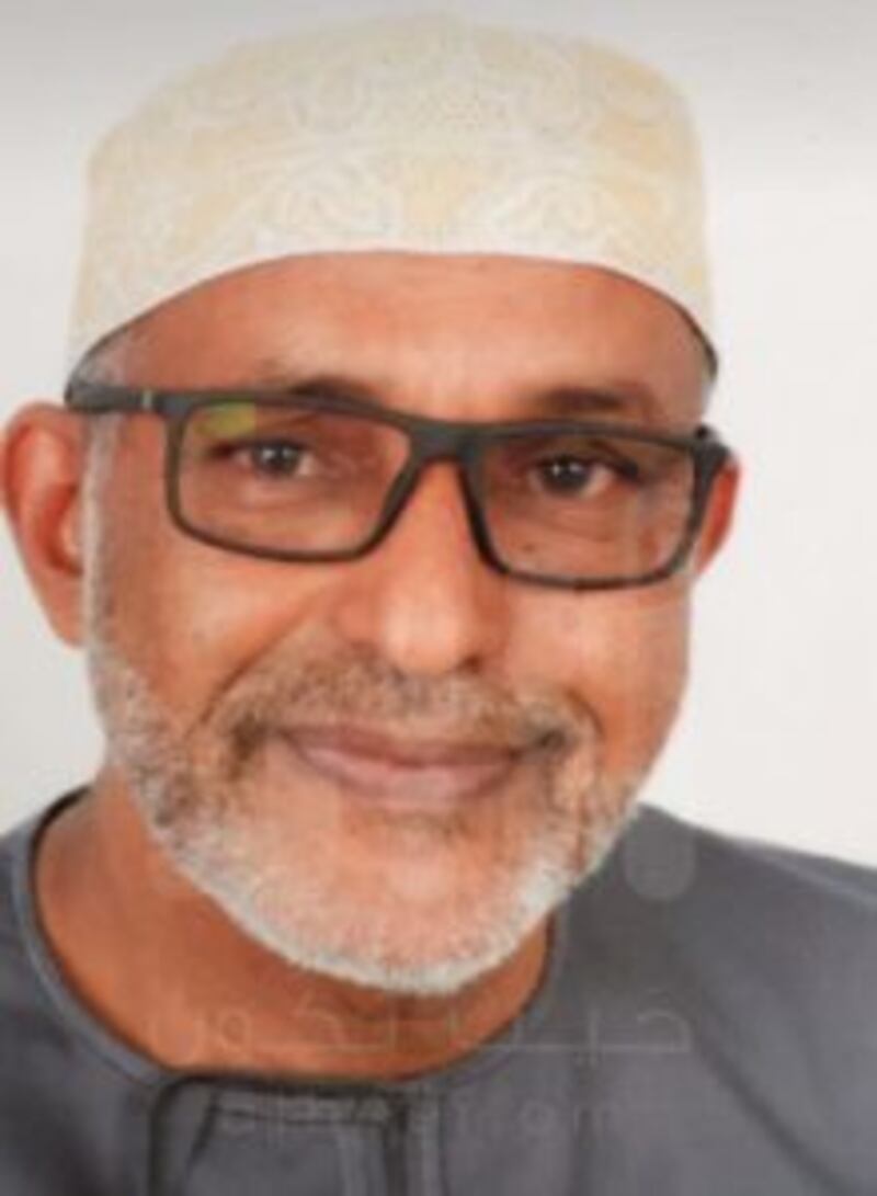 قمريٌ نصفه الآخر في صور العُمانية.. تعرّف على قصته