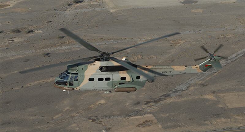 مقطورة بحرية تتعرض لتأثيرات الطقس..وسلاح الجو ينقذ طاقمها