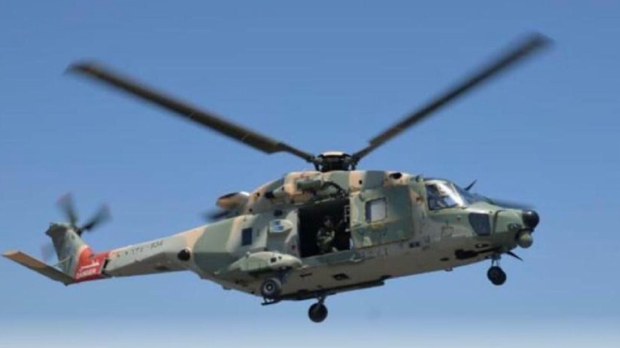 طائرة عمودية تنفذ إجلاء طبيًا لمواطنة