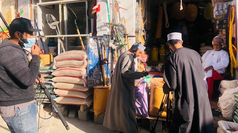 تُرجم للروسية: “آخر الباقين” فيلم يوثق حياة الإنسان العماني في سوق بهلاء