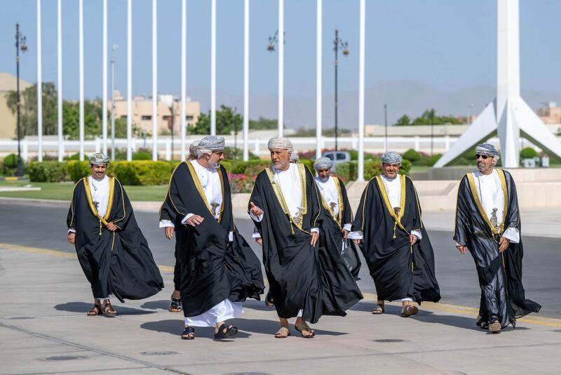 مبعوثًا من جلالة السلطان: سمو السيد شهاب يتوجه إلى الإمارات