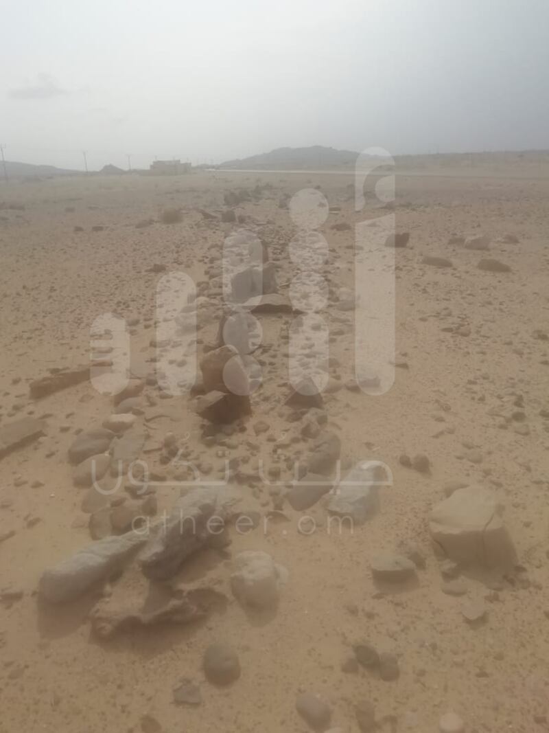 بالصور: مقابر في السلطنة لأناسٍ قيل بأنهم “خُسِف بهم”..وللعلم رأيٌ آخر