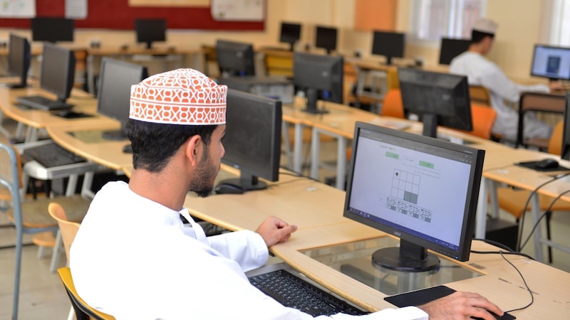 تدريب متقدم للطلبة الفائزين في أولمبياد عمانتل للبرمجة