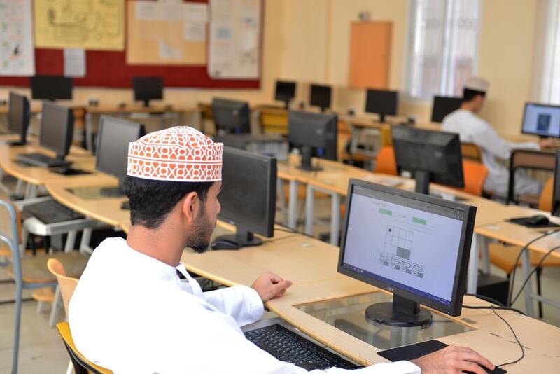 تدريب متقدم للطلبة الفائزين في أولمبياد عمانتل للبرمجة