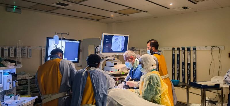 لأول مرة: استخدم تقنية جديدة لعلاج انسداد الحصوات