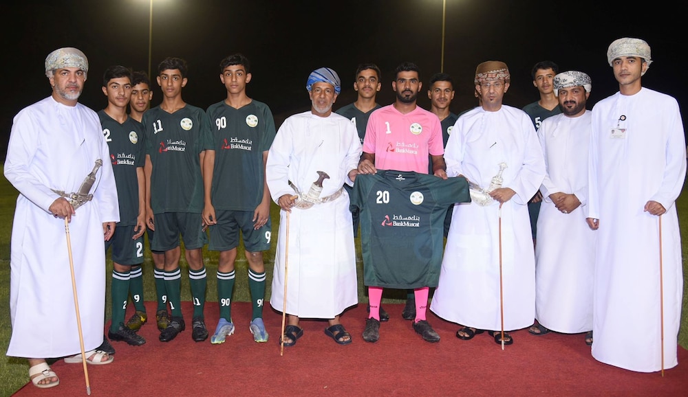 بنك مسقط يفتتح ملعبين جديدين في بدبد وعبري ضمن برنامج “الملاعب الخضراء”