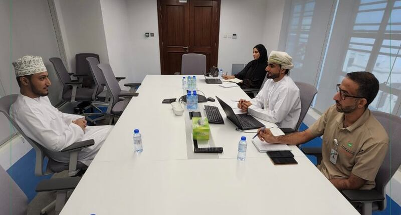 بنظام الإحلال: مقابلات شخصية لباحثين عن عمل في “مسقط لتوزيع الكهرباء”