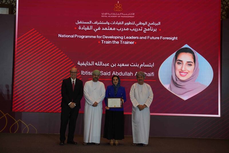 24 مدربًا مُعتمدًا في القيادة ينضمّون إلى خريجي برامج ومبادرات الأكاديمية السلطانية للإدارة