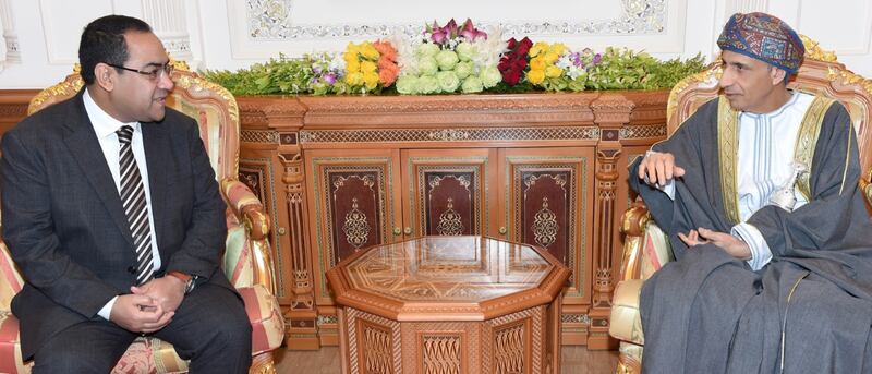 فهد بن محمود يستقبل مسؤولًا مصريًا