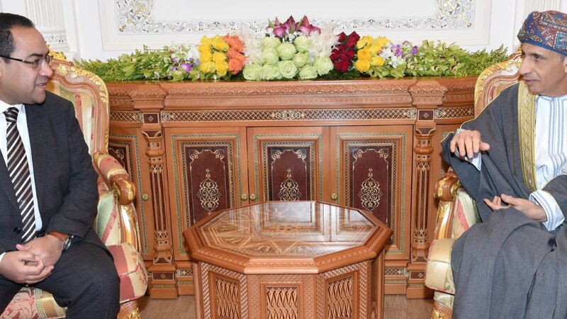 فهد بن محمود يستقبل مسؤولًا مصريًا