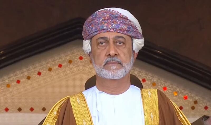 بالصور: جلالة السلطان المعظم يرعى العرض العسكري