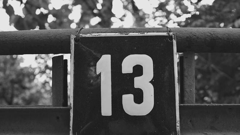 “خرافات” تدفع بملوك وشعوب إلى اختراع أساليب لتجاوز الرقم 13