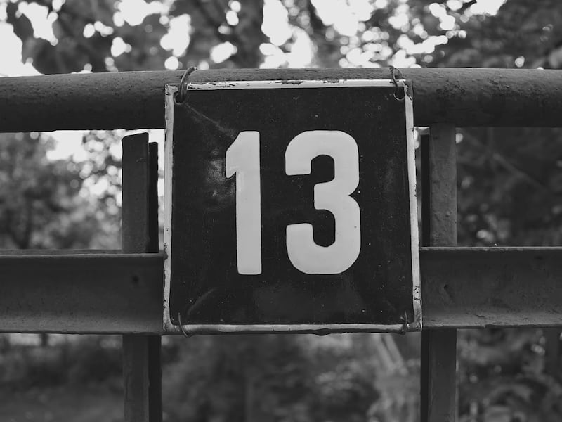 “خرافات” تدفع بملوك وشعوب إلى اختراع أساليب لتجاوز الرقم 13