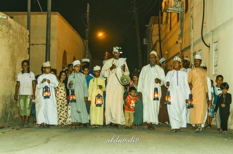 بالفيديو والصور: “التهلولة” إرث عُماني يصدح في الحارات