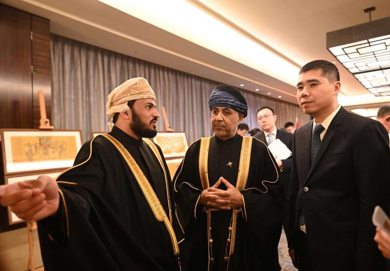 عُماني يقيم معرضًا يستعرض عُمان في السجلات الصينية القديمة؛ فما النصّ الأول الذي ذُكِرتْ فيه؟