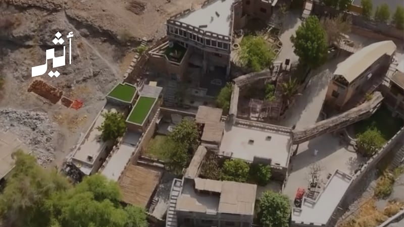  بيت العائلة الذي عاش فيه الجد والوالد، حوّله الأحفاد إلى نزل تراثي